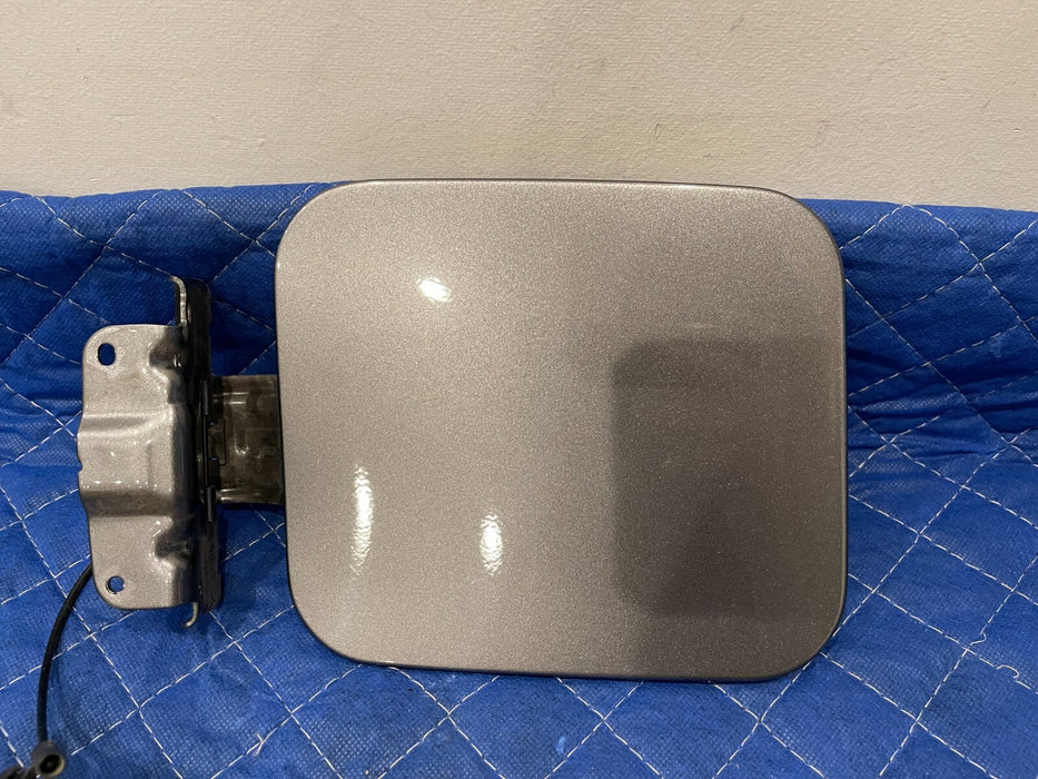 2017 INFINITI Q50 RED SPORT FUEL/ GAS GRAY DOOR COVER & TANK INSERT (KAD)