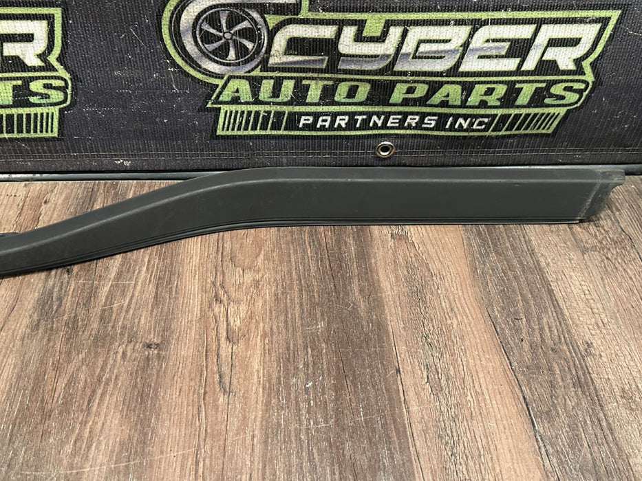 2017-2019 FORD F250 F350 F450 FRONT LEFT DOOR WEATHER STRIP TRIM OEM