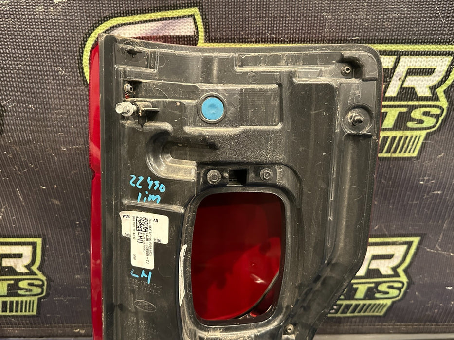 2020-2022 FORD F350 F450 DRIVER LEFT LED TAIL LIGHT OEM *MINT CONDITION*