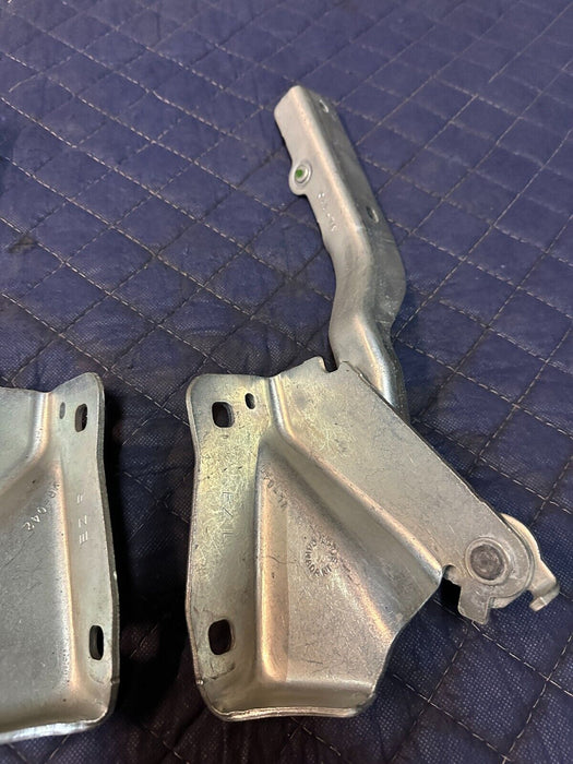 2016 2019 NISSAN TITAN XD LEFT RIGHT HOOD HINGE PAIR OEM