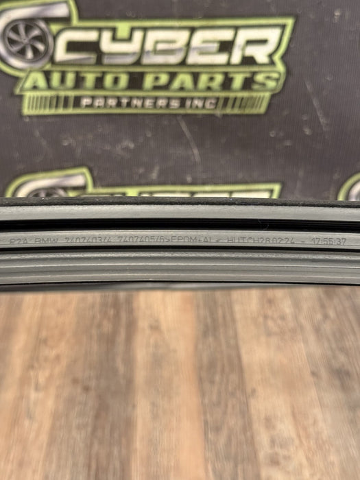 2024 BMW M3 M4 G80 G82 FRONT LEFT DOOR SEAL OEM 7407403