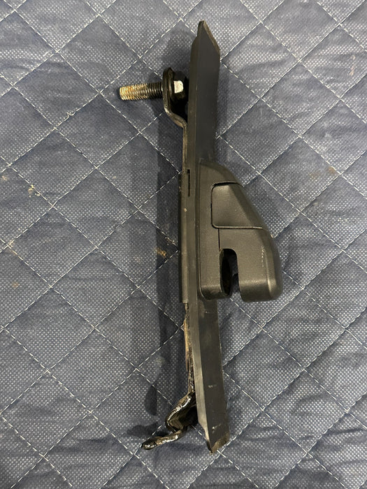 2017 FORD F250 F350 F450 LARIAT LEFT SEATBELT ADJUSTER BRACKET BLACK ~WEAR ~