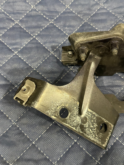 2014 AUDI R8 SPYDER FRONT DRIVER LEFT BRACKET PIECE OEM 420 807 183 A