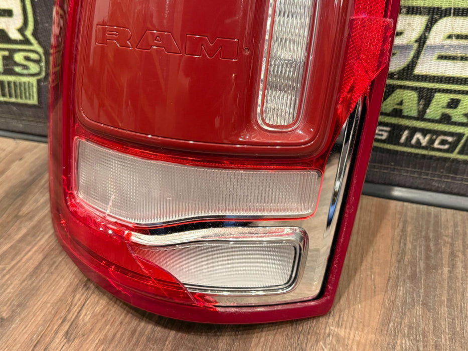2022 DODGE RAM 2500 3500 DRIVER LEFT LED TAIL LIGHT OEM *DAMAGED 4*