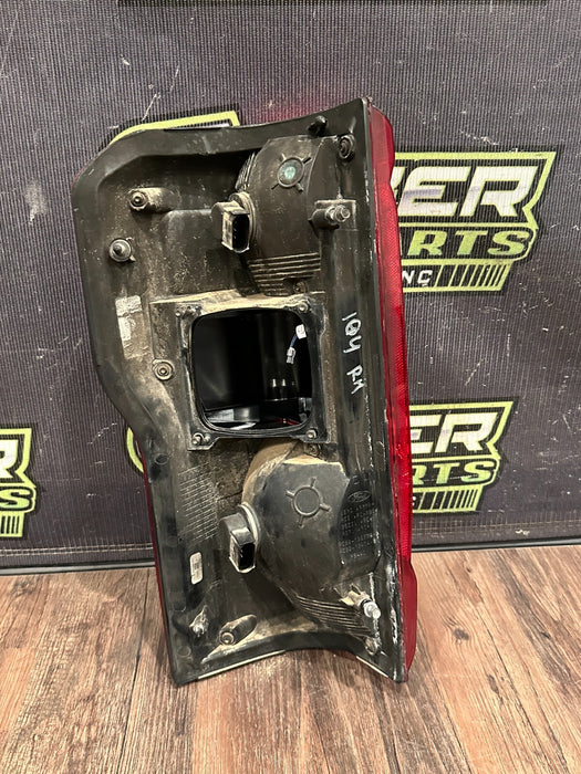 2023-2024 FORD F350 PASSENGER RIGHT HALOGEN TAIL LIGHT OEM *READ/SCUFFS*