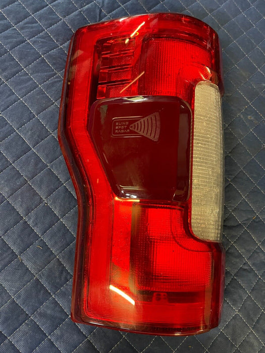 2017-2019 FORD F250 F350 F450 DRIVER LEFT TAILIGHT OEM *WATER DAMAGE*