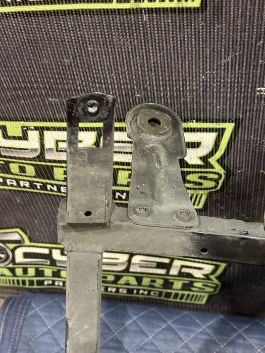 2014 AUDI R8 FRONT DRIVER FRAME RAIL BRACE FENDER MOUNT BRACKET 420 805 357 C