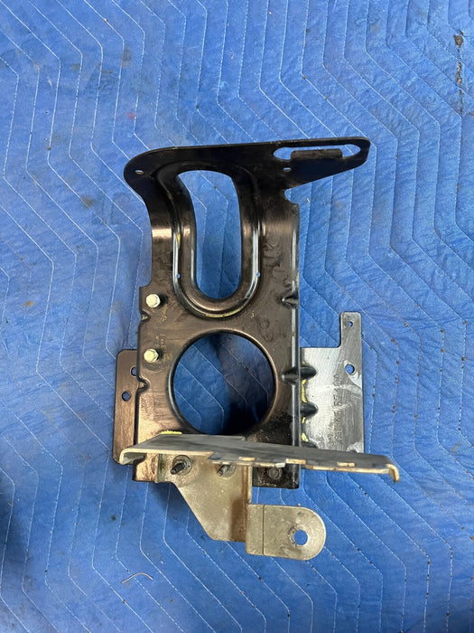 2016 2019 NISSAN TITAN XD OEM FRONT RESERVOIR TANK BRACKET 21746EZ40A