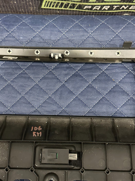 2014 AUDI R8 RIGHT UNDER DASH KICK KNEE PANEL TRIM 423 858 434 A