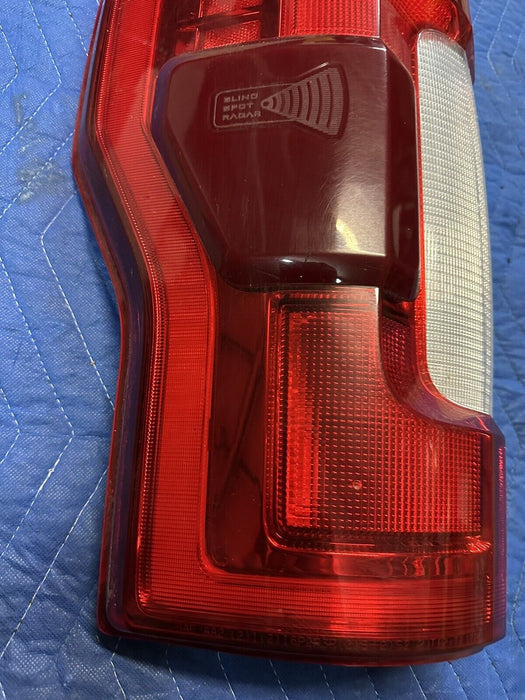 2017-2019 FORD F250 F350 F450 DRIVER LEFT LED TAIL LIGHT OEM *CHIPPED* NO MODULE