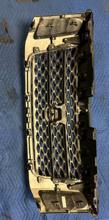 2016-2019 NISSAN TITAN XD PRO-4X GRILLE W/ CAMERA EMBLEM PAINTED GREY OEM
