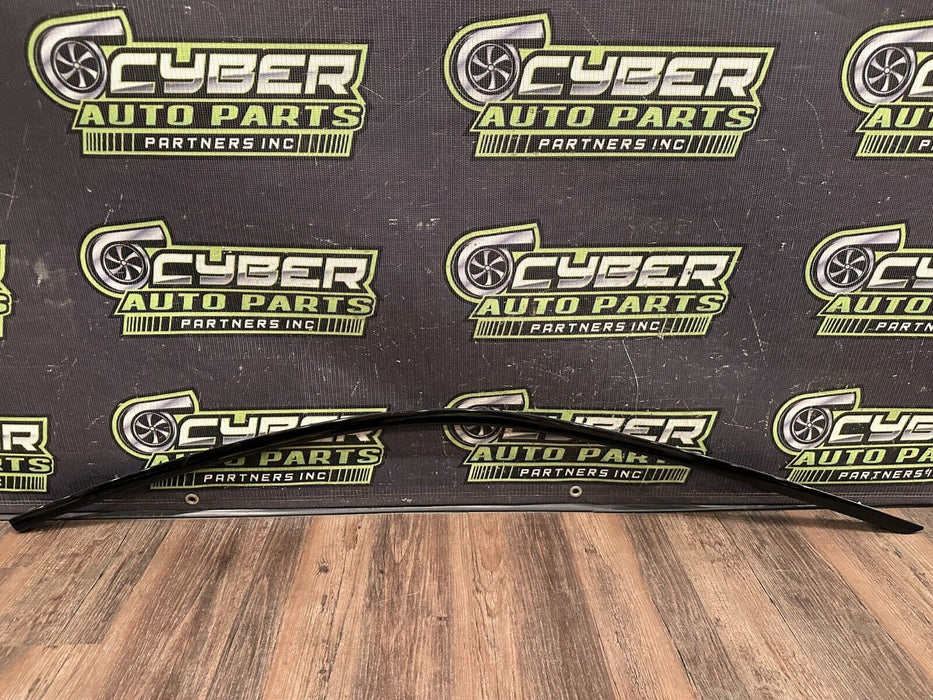 2020 BMW M4 F82 FRONT RIGHT DOOR WINDOW FRAME MOULDING OEM