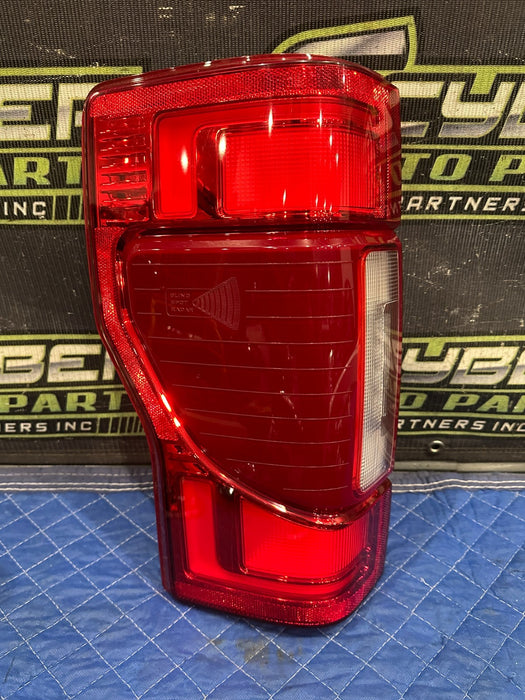 2020-2022 FORD F350 F450 DRIVER LEFT LED TAIL LIGHT OEM *MINT CONDITION*