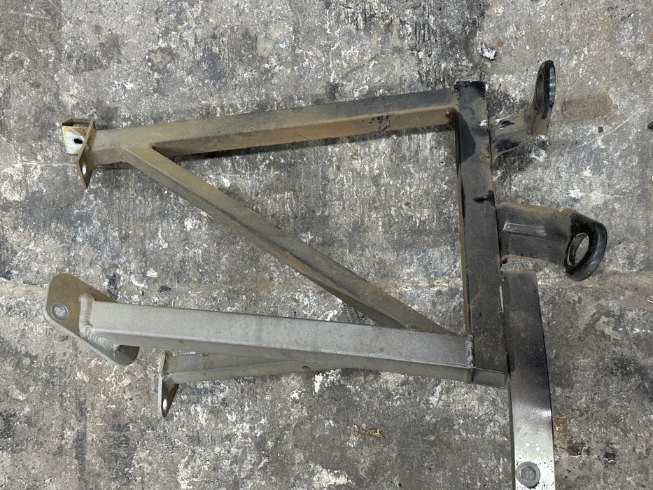 2014 AUDI R8 FRONT RIGHT FENDER RADIATOR SUPPORT STRUCTURE MOUNT BRACKET OEM