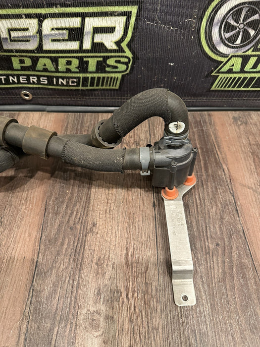 2017 AUDI R8 COOLANT HOSE PIPE LINE W MOUNT BRACKET OEM 4S0 813 239 C