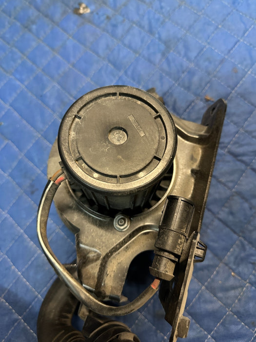 2018 AUDI R8 LEFT DRIVER SECONDARY AIR INJECTION PUMP OEM 4S0 906 601 B