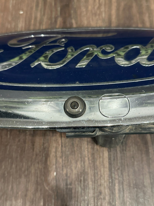 2017-2019 FORD 350 F450 FRONT GRILLE EMBLEM W CAMERA ASSEMBLY OEM *NORMAL WEAR*