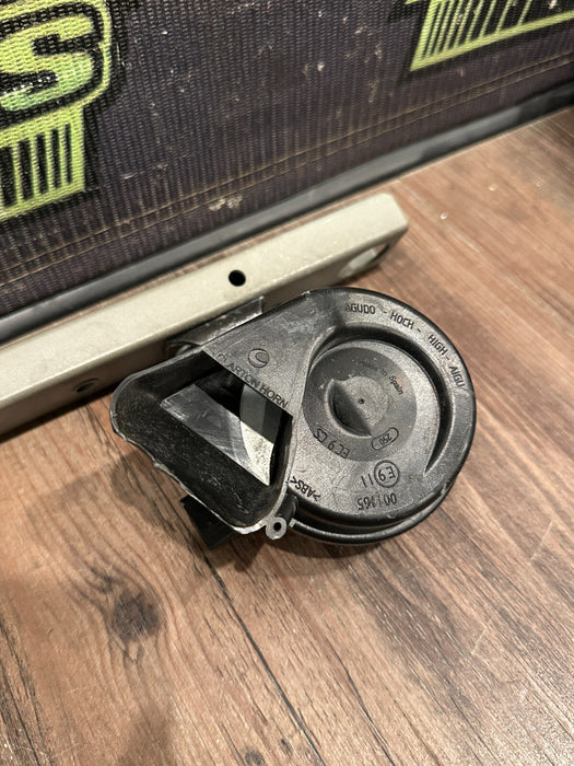 2021 AUDI R8 MOUNTING BRACKET W LEFT RIGHT HORN ASSEMBLY OEM