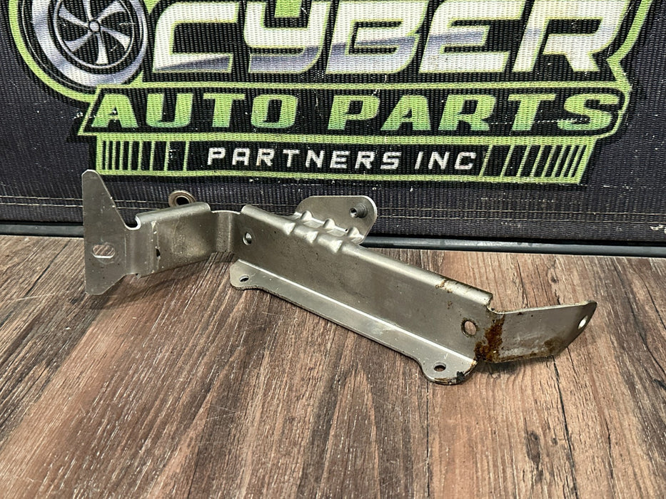 2021 AUDI R8 REAR PASSENGER RIGHT BRACKET OEM 4S8 863 584