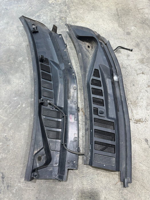 2017-2019 FORD F350 F450 WINDSHIELD COWL TRIM OEM