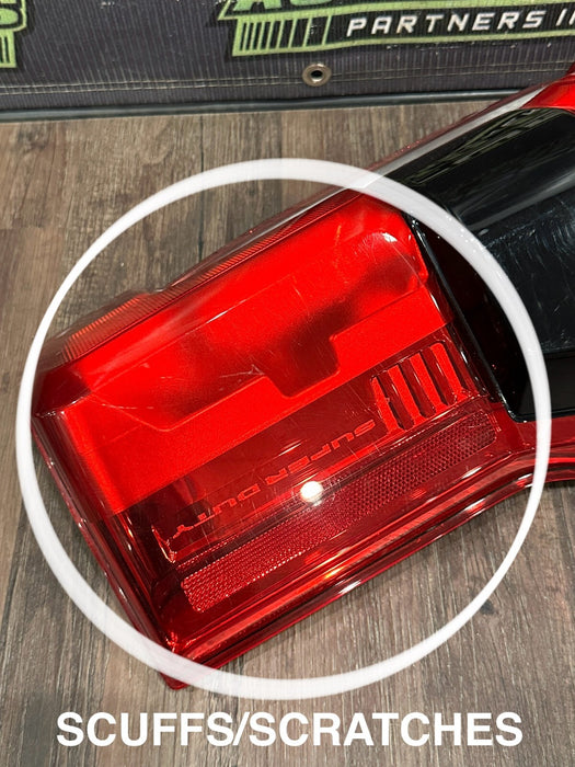 2023-2024 FORD F350 PASSENGER RIGHT HALOGEN TAIL LIGHT OEM *READ/SCUFFS*