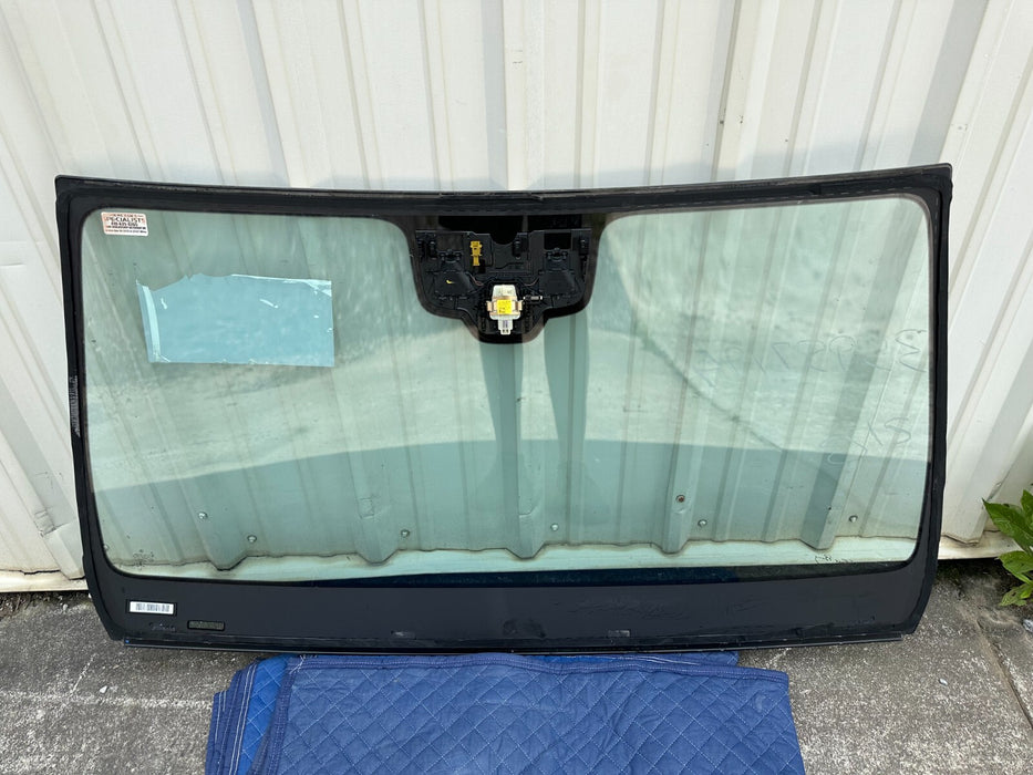 2018 2019 2020 MERCEDES-BENZ E63S AMG FRONT WINDSHIELD GLASS 213-670-35-01 OEM