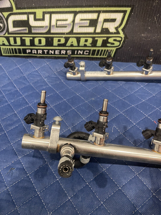 2017 AUDI R8 PLUS UPPER FUEL RAIL FUEL DISTRIBUTORS 07L-133-681-AB PAIR OEM