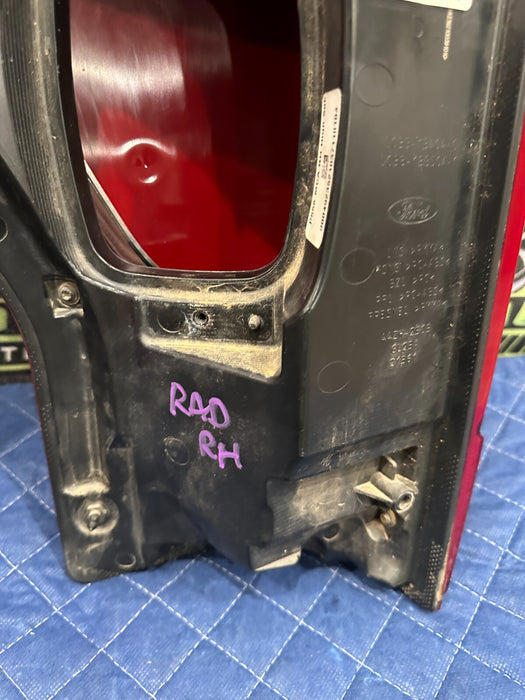 2020-2022 FORD F250 F350 F450 PASSENGER RIGHT BLESS LED TAIL LIGHT OEM *MINT*