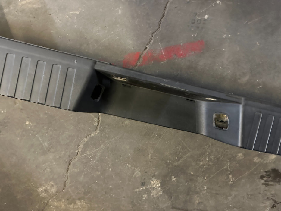 2017-2019 FORD F250 REAR BUMPER ASSEMBLY OEM (READ/SLIGHT SCUFFS SCRATCHES)