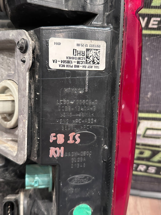 2020-2022 FORD F350 F450 PASSENGER RIGHT HALOGEN TAIL LIGHT OEM *SCUFFS 4-5*