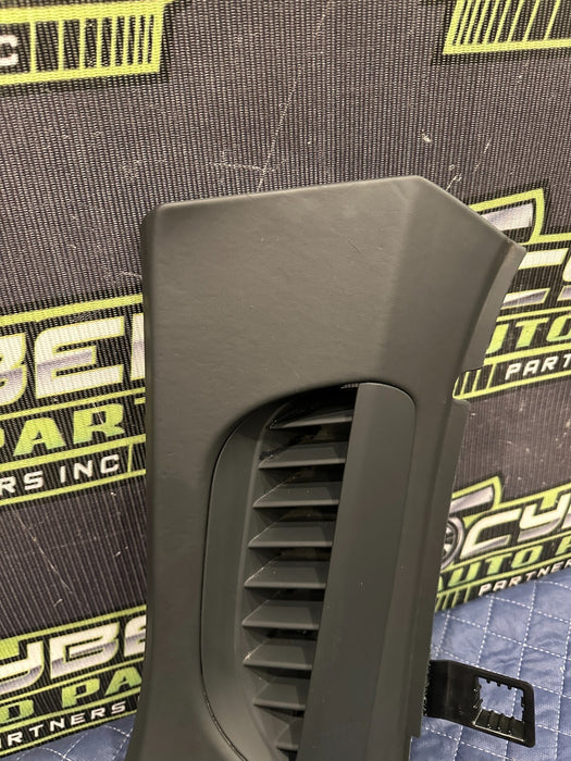2018 AUDI R8 RIGHT SPYDER PILLAR TRIM COVER PANEL W/ SIDE VENTS 4S7 867 036