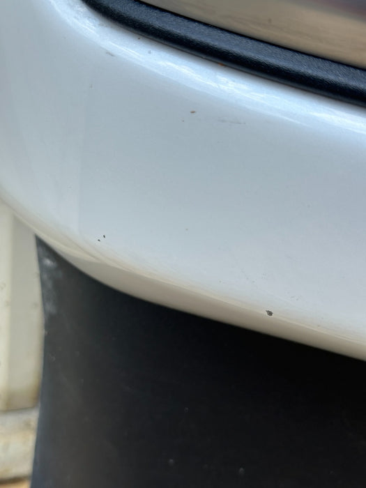2023-2025 FORD F250 F350 FRONT BUMPER STAR WHITE (AZ) OEM *PAINT CHIPS 10,11*