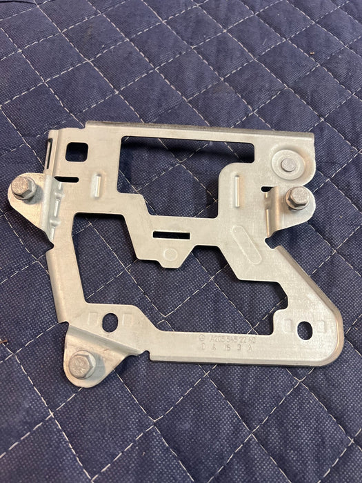 2015 MERCEDES-BENZ C63S AMG KEYLESS ENTRY MODULE BRACKET MOUNT 2055452240