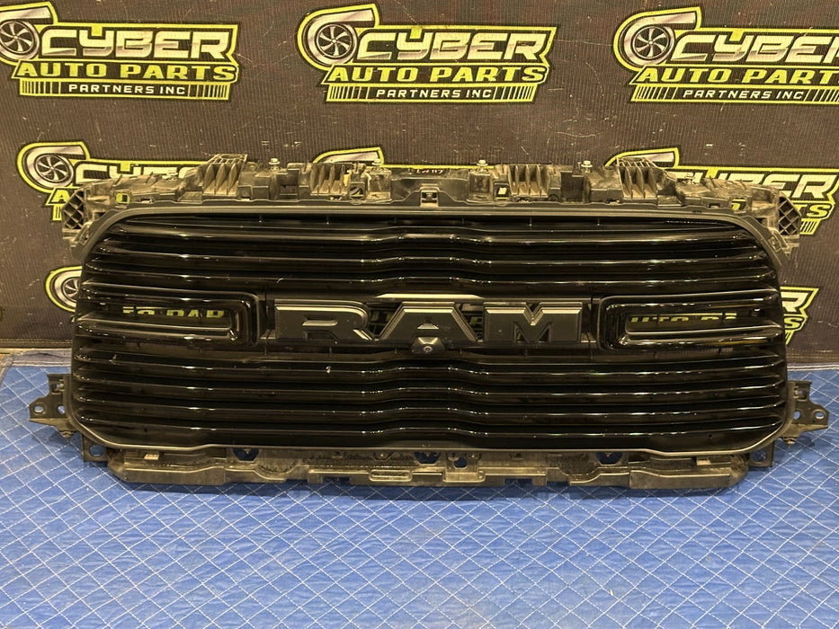 2021 RAM 2500 LARAMIE FRONT GRILLE W CAMERA OEM *FLAWS 4 & 8*