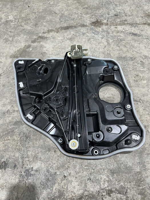 2024 BMW M3 M4 G80 G82 REAR RIGHT DOOR WINDOW REGULATOR PANEL OEM 743223617