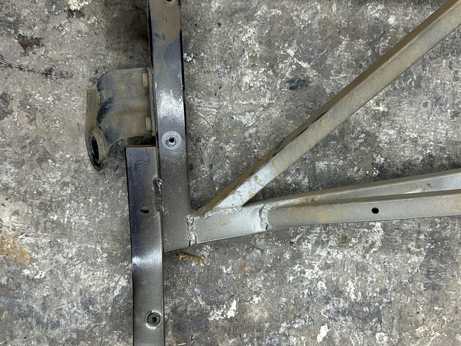 2014 AUDI R8 FRONT RIGHT FENDER RADIATOR SUPPORT STRUCTURE MOUNT BRACKET OEM