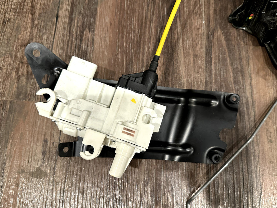 2020 BMW M8 COMP F93 REAR LEFT DOOR LOCK LATCH ACTUATOR W MOTOR OEM 5121 7477705