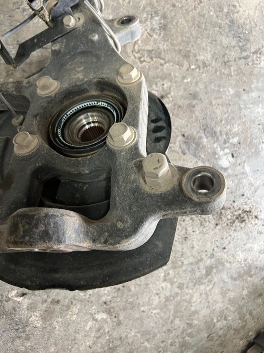 2016 NISSAN TITAN XD FRONT RIGHT SPINDLE KNUCKLE 153358239 OEM