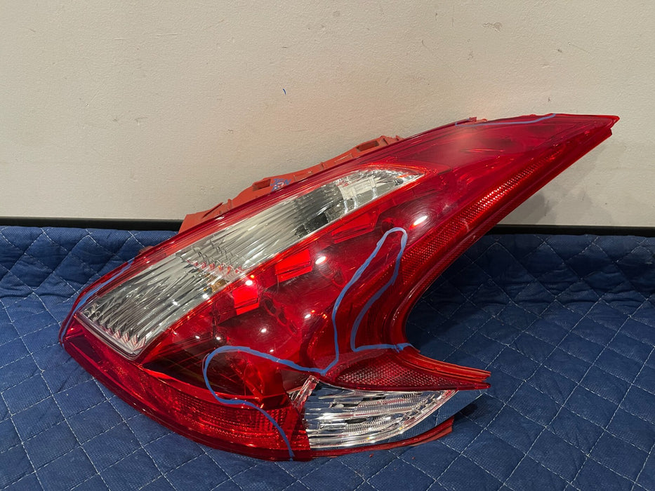 2012 NISSAN 370Z CONV REAR PASSENGER RIGHT TAIL LIGHT OEM *CRACKED*