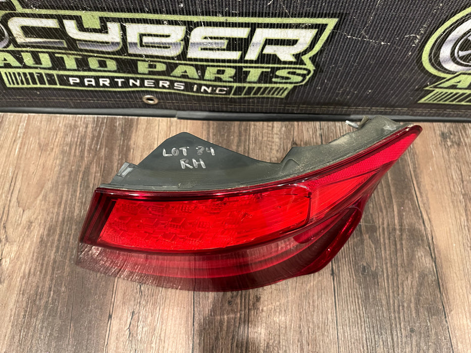 2011 BMW 550i F10 5 SERIES PASSENGER RIGHT LED OUTER TAILIGHT *MINOR CRACK/READ*