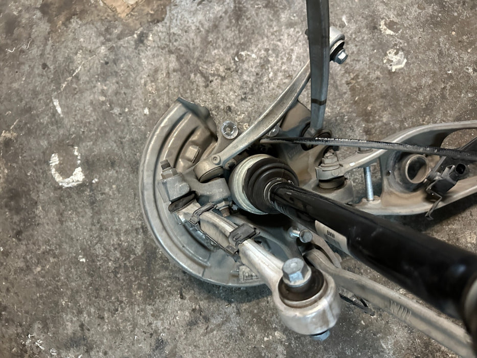 2020 BMW M4 F82 REAR LEFT SPINDLE KNUCKLE CONTROL ARM SUSPENSION W/ AXLE OEM
