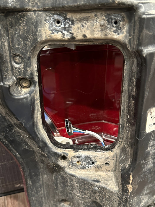 2017-2019 FORD F250 F350 F450 RIGHT LED TAIL LIGHT OEM *PARTS ONLY!* *WEAR 5-11*