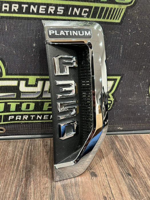 2017-2019 FORD F350 PLATINUM PASSENGER RIGHT CHROME FENDER EMBLEM OEM *RESIDUE