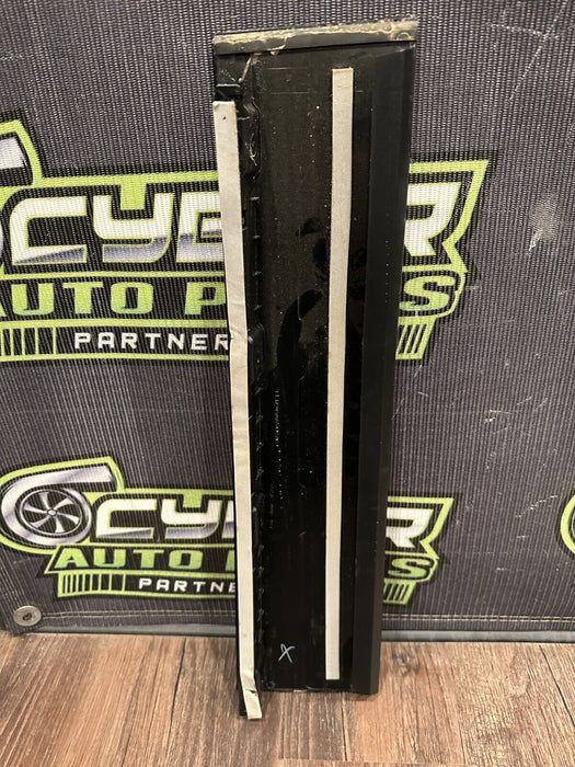 2017 FORD F250 F350 F450 FRONT RIGHT GLOSS BLACK B PILLAR DOOR TRIM OEM *WEAR*