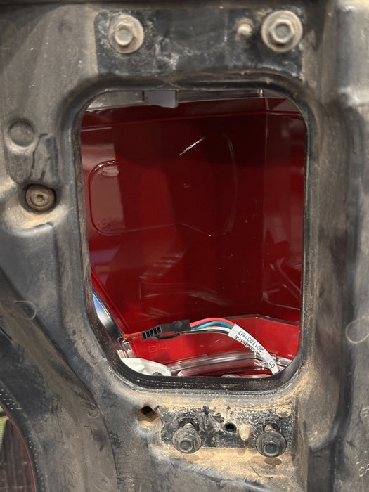 2017-2019 FORD F250 F350 F450 RIGHT LED TAIL LIGHT OEM *CHIPPED/WEAR 6-8*