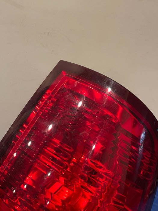 2017 DODGE RAM 2500 MEGA CAB REAR PASSENGER RIGHT TAIL LIGHT OEM *SCRATCHES*