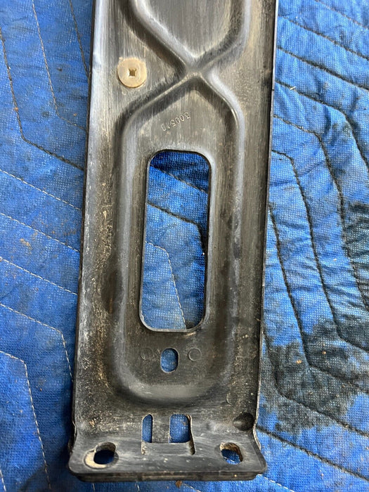 2016 2018 NISSAN TITAN XD PLATINUM FRONT RIGHT BUMPER BRACKET 62222-EZ00A