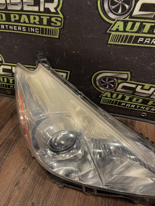 2014 TOYOTA PRIUS V PASSENGER RIGHT HEADLIGHT OEM *SUN DAMAGE/YELLOWING* (READ!)