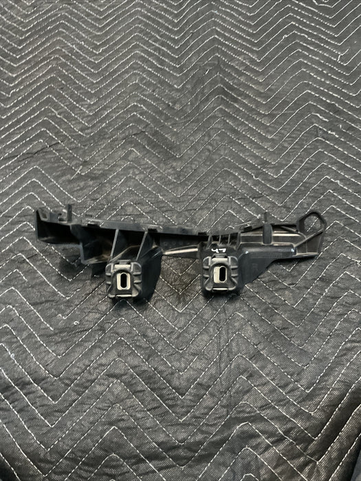 2017 Mercedes C63s AMG W205 REAR RIGHT BUMPER COVER BRACKET OEM 205 885 04 65