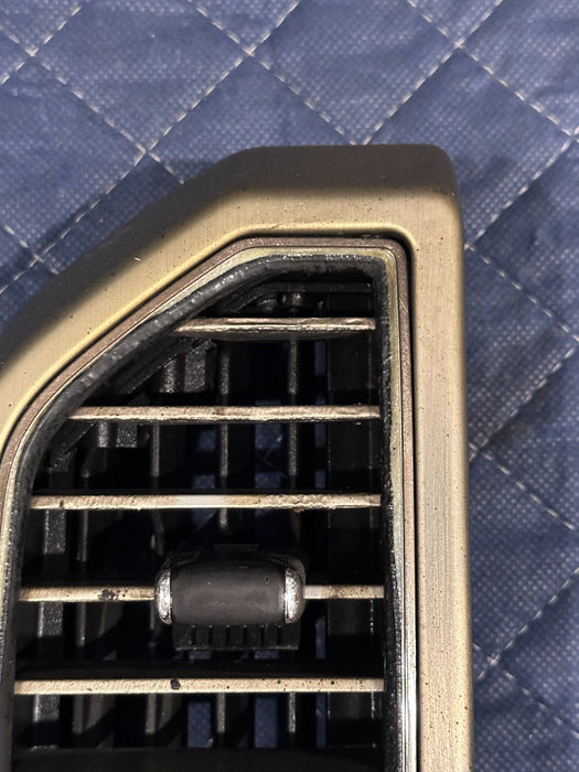 2017 2019 FORD F250 F350 PASSENGER RIGHT DASH DASHBOARD HVAC AIR VENT OEM ~WEAR~